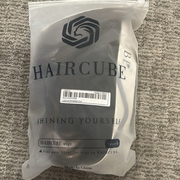 Haircube 15 inches Classic Straight Bob Wig With Bangs - Picture 5 of 5